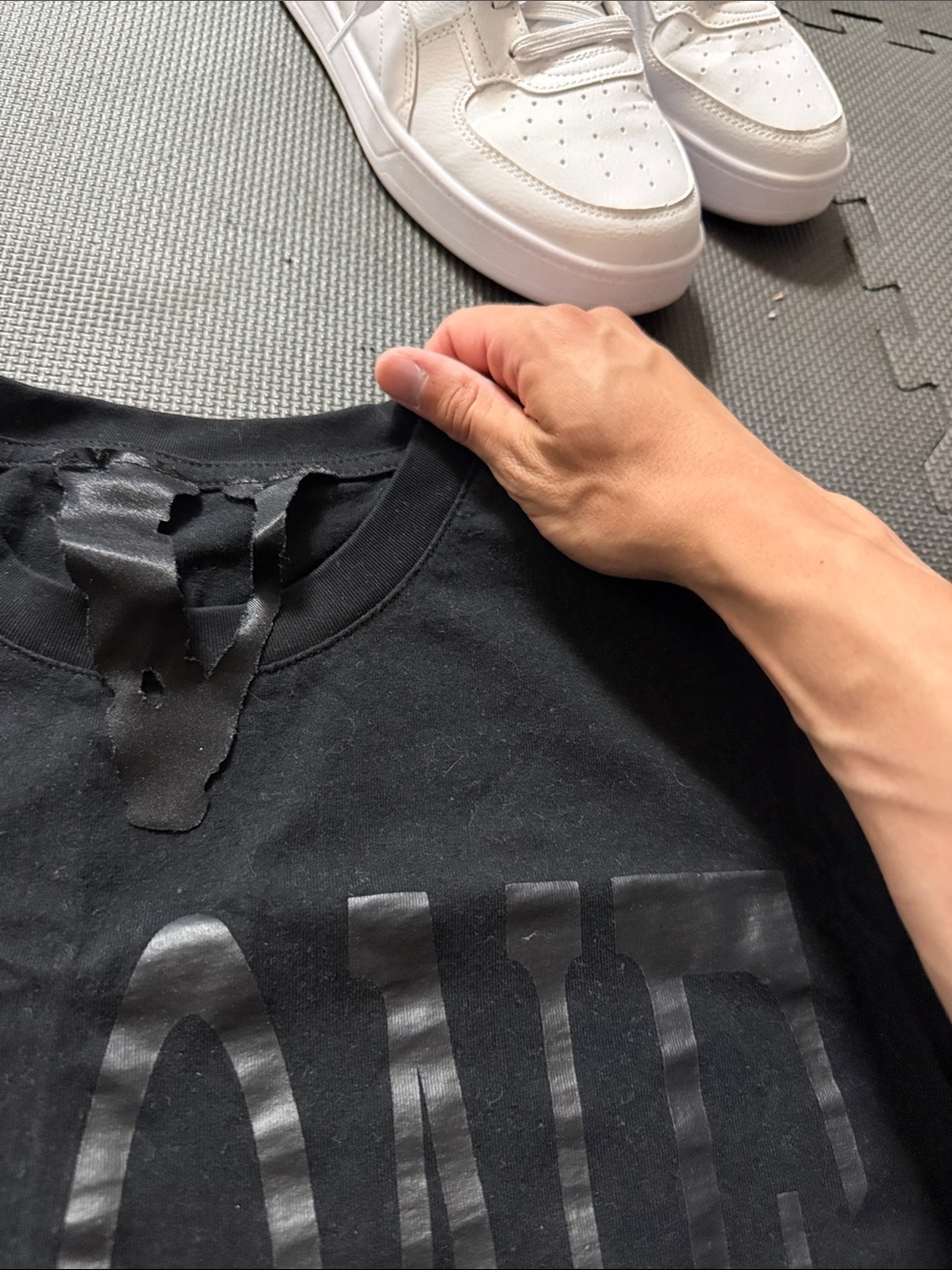 VLONE Black Tee with Reflective Logo - Picture 4 of 4